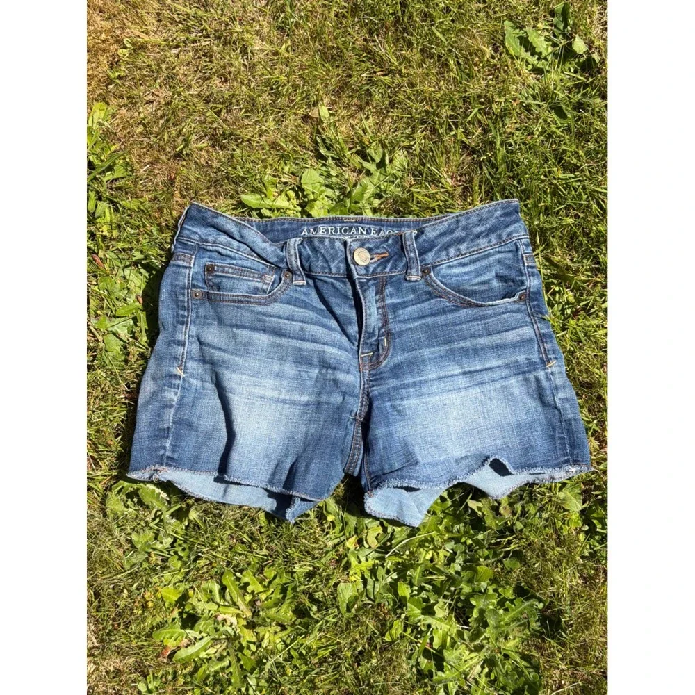 American Eagle Super Stretch Denim Shorts Size 4 Low Rise Raw Hem Festival Y2K